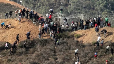 Stanovnici Seute srušili skloništa za migrante, policija intervenisala