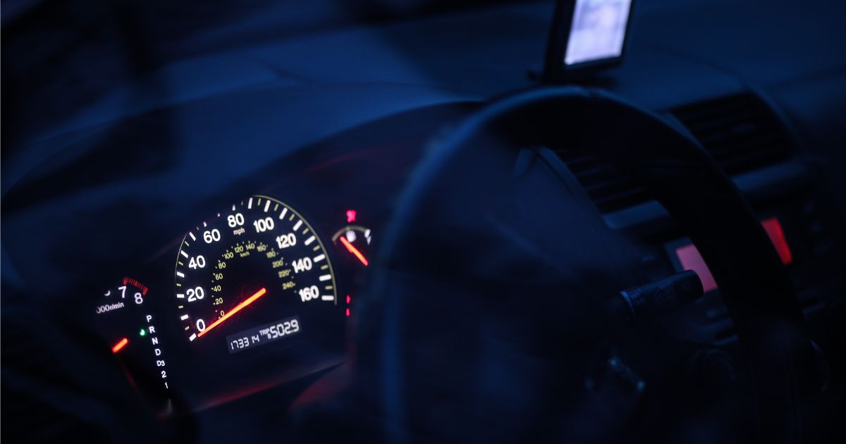 Boje lampica u automobilu: šta znače na instrument tabli?