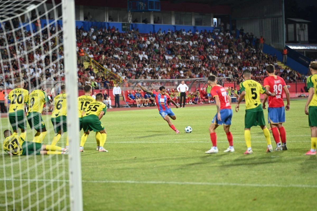 Borac na Islandu zakasnio na stadion, meč pomjeren za 15 minuta
