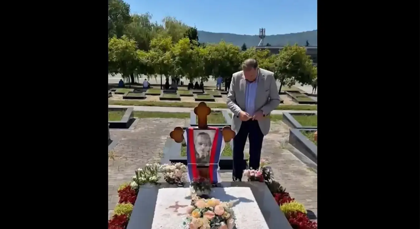 Dodik posjetio Kusturićev grob i odao počast prijatelju