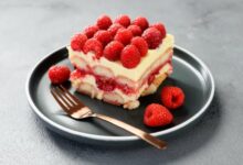 Osvježenje bez pečenja: voćna torta sa piškotama