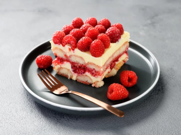 Osvježenje bez pečenja: voćna torta sa piškotama