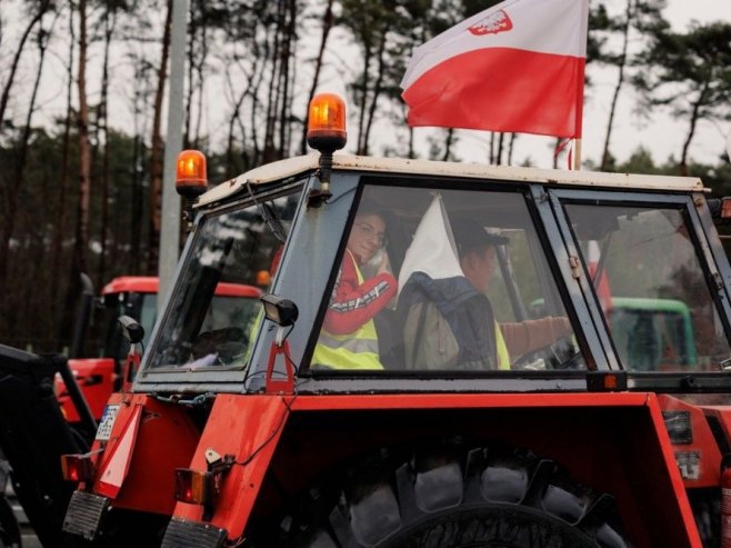 Uhapšen poljoprivrednik u Poljskoj koji je traktorom preorao svježi asfalt