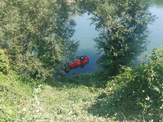 Vozilo Civilne zaštite Zvornika završilo u Drini