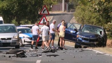 U Zelenom viru sudar kombija i automobila, put potpuno zatvoren