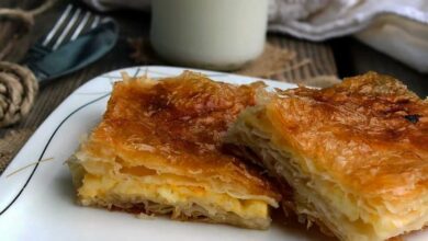 Sočna pita od kupovnih kora: Preljev od tri sastojka koji sve mijenja