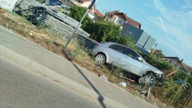 Automobil sletio s kolovoza u Banjaluci