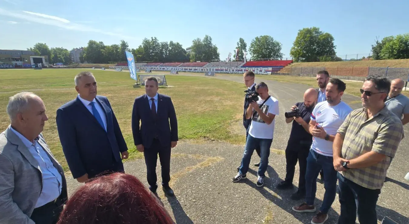 Savo Minić u Tesliću obišao radove na stadionu FK Proleter