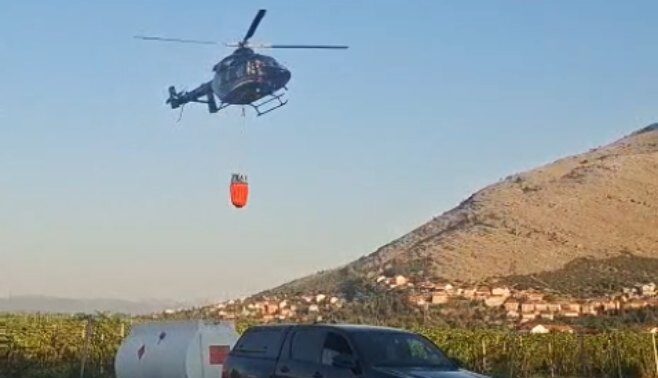 Jutro mirnije, ali požari kod Trebinja i dalje aktivni - helikopter gasi vatru