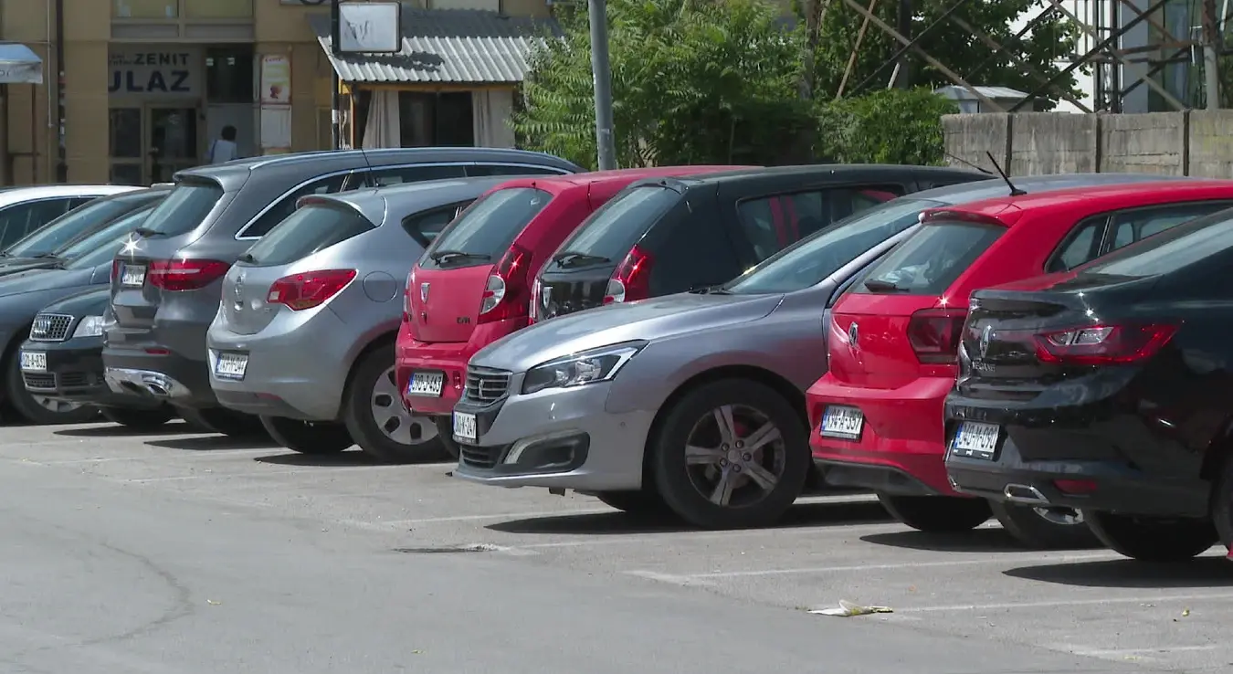 Zašto je utišavanje radija prirodna reakcija dok tražite parking?