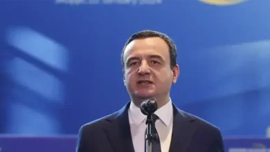 Kurti gađan jajima na konstitutivnoj sjednici u Prištini
