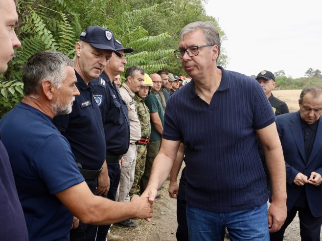 Vučić: požar u Deliblatskoj peščari izazvao veliku štetu, životi i imovina sačuvani