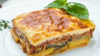 Originalni recept za grčku musaku: kremasti bešamel i mirisni fil