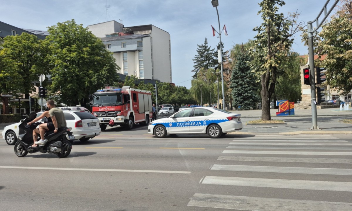 Automobil se zapalio kod hotela „Bosna“ u centru Banjaluke