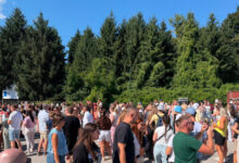 Kolone na Koševu pred koncert Dina Merlina