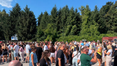 Kolone na Koševu pred koncert Dina Merlina