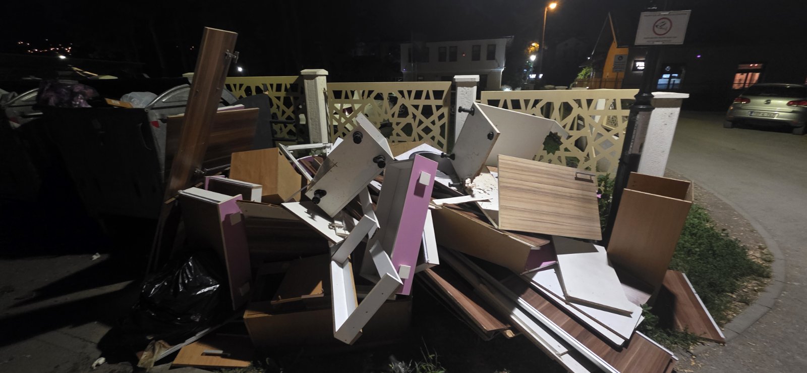 Kabasti otpad na Abaciji završio pored šetališta