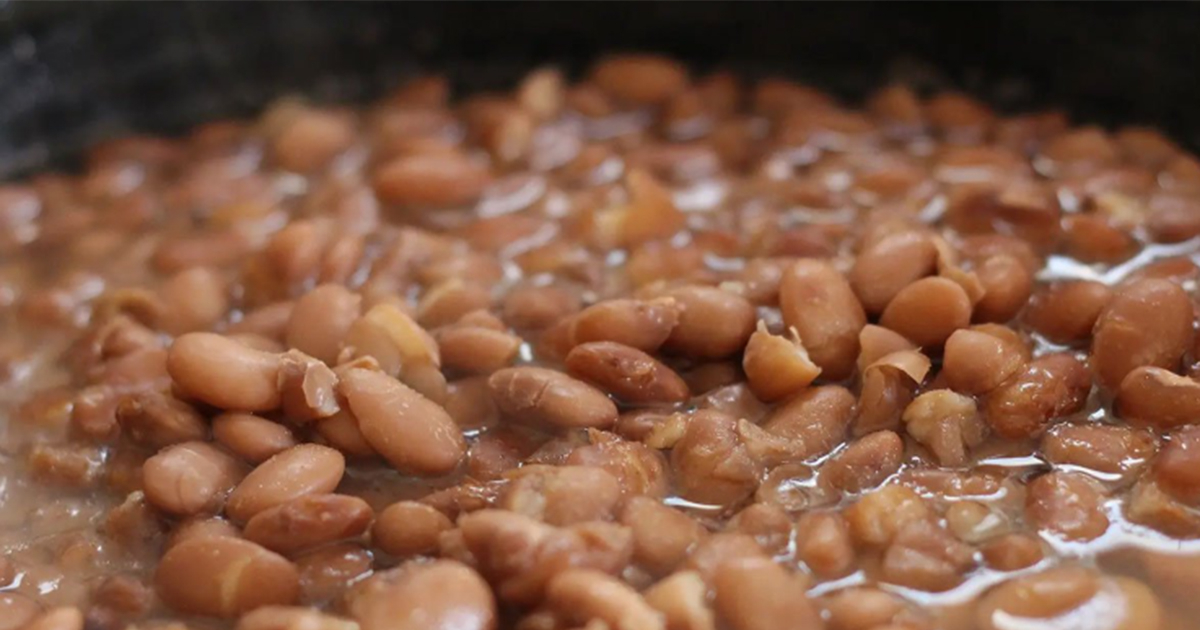 Čorbast pasulj sa rebarcima po tradicionalnoj recepturi