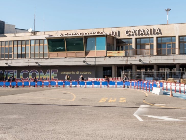 Zbog aktivnosti Etne obustavljeni dolasci letova na aerodrom u Kataniji