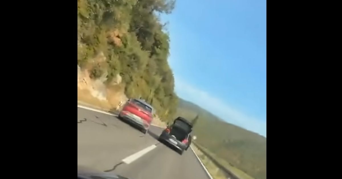 Dramatičan snimak iz Labina: Automobil udario muškarca na putu