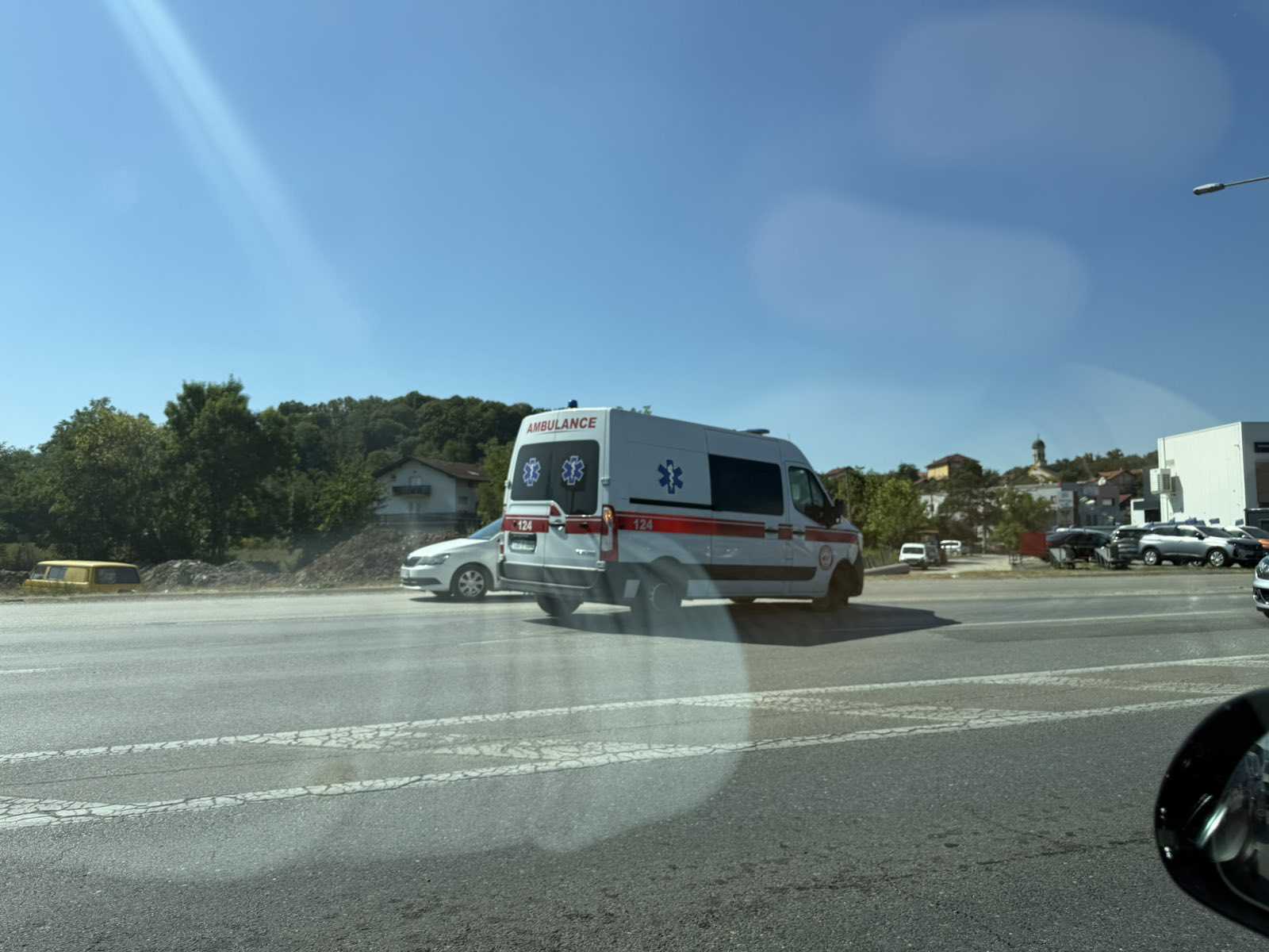 Saobraćajni udes kod Prijedorske petlje: Sudarila se Hitna pomoć i automobil