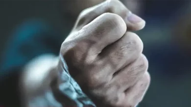 Brutalni napad u Zemun polju: policija traga za dvojicom napadača