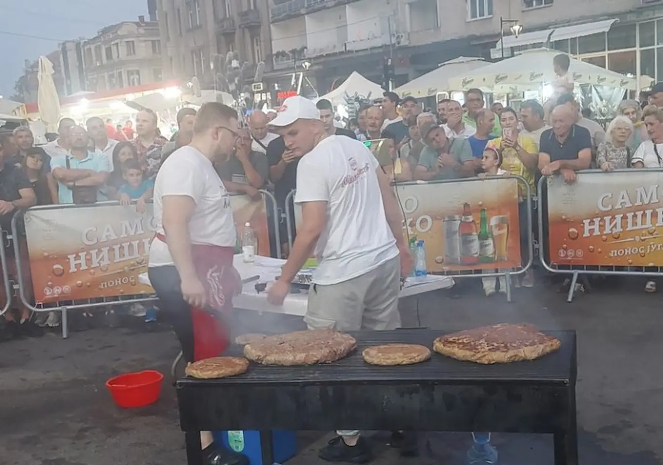 Pukotine presudile Ivanovićima, rekord na Roštiljijadi ostao na 5,7 kilograma