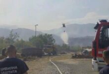 Helikopter MUP-a RS gasi požar u Trebinju