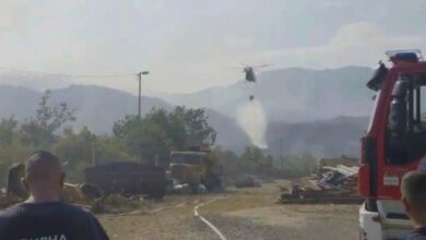 Helikopter MUP-a RS gasi požar u Trebinju
