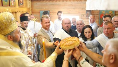 Stanivuković prisustvovao osvećenju obnovljene crkve brvnare u Imljanima