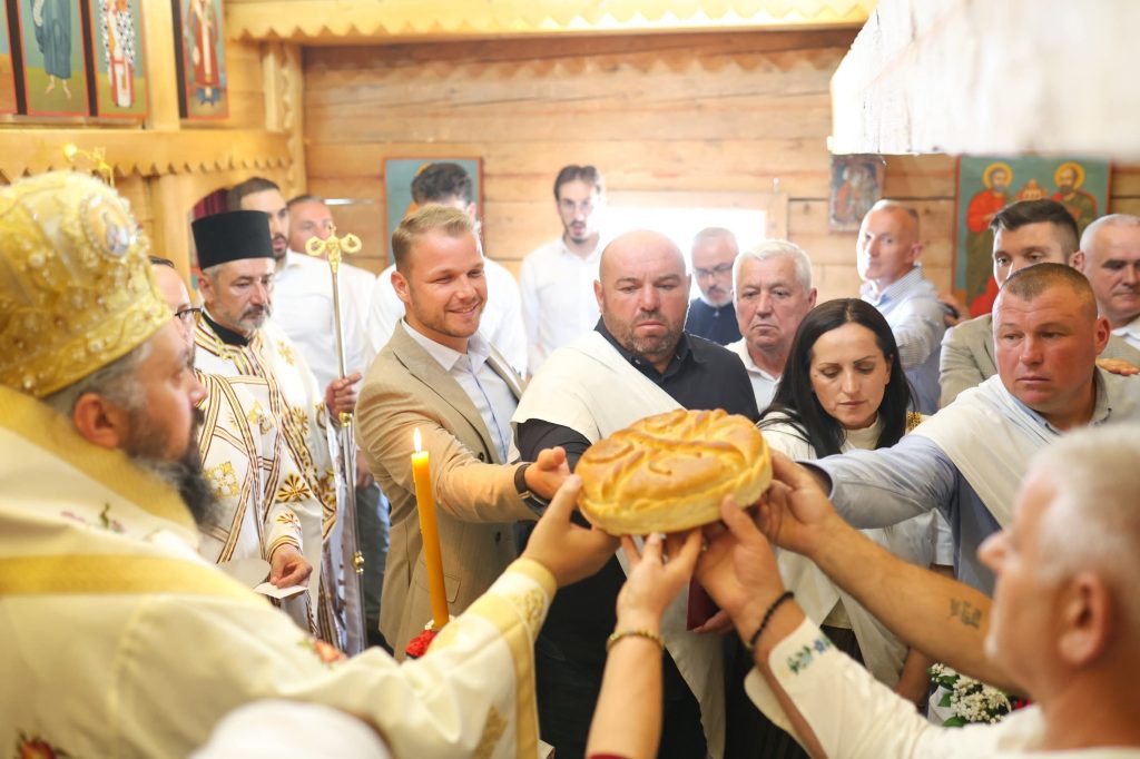 Stanivuković prisustvovao osvećenju obnovljene crkve brvnare u Imljanima