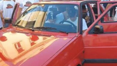 Neobičan rekord u Sanskom Mostu: 20 osoba u „golfu 2“