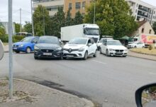 Saobraćajni kolaps na Rebrovcu: Dva automobila blokirala izlaz ka pumpi