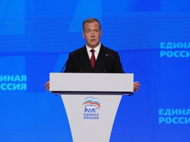 Medvedev: Ursulu fon der Lajen ne zanima Evropa, Rusija će pobijediti