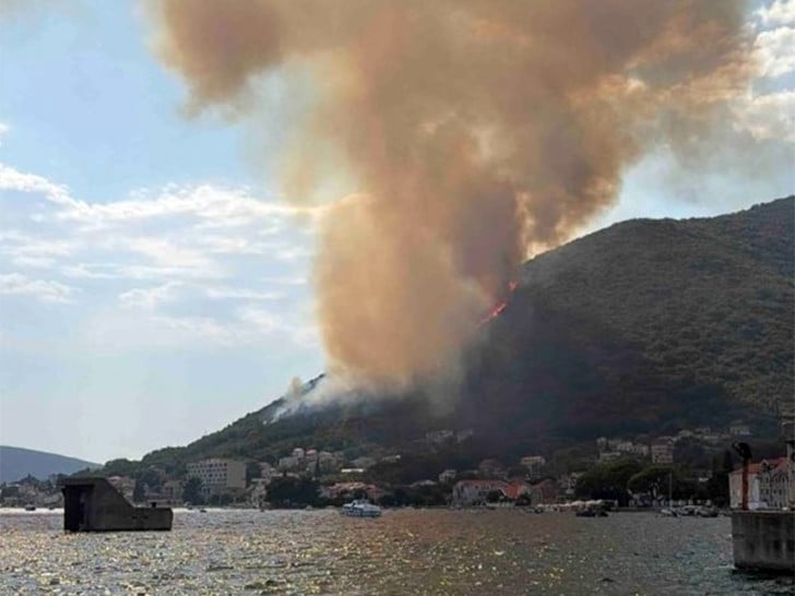 Požar kod Herceg Novog proširio se na Zeleniku i prijeti Kamenarima