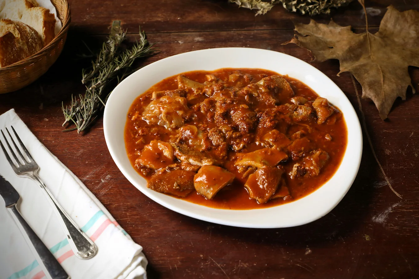 Leskovačka mućkalica: Sočno meso u bogatom sosu od paprika i paradajza