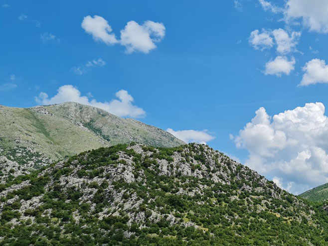 Na Biokovu spašen turista koji je u sandalama krenuo na stazu