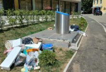 Podzemni kontejneri u Boriku ostaju gotovo prazni, smeće i dalje svuda okolo