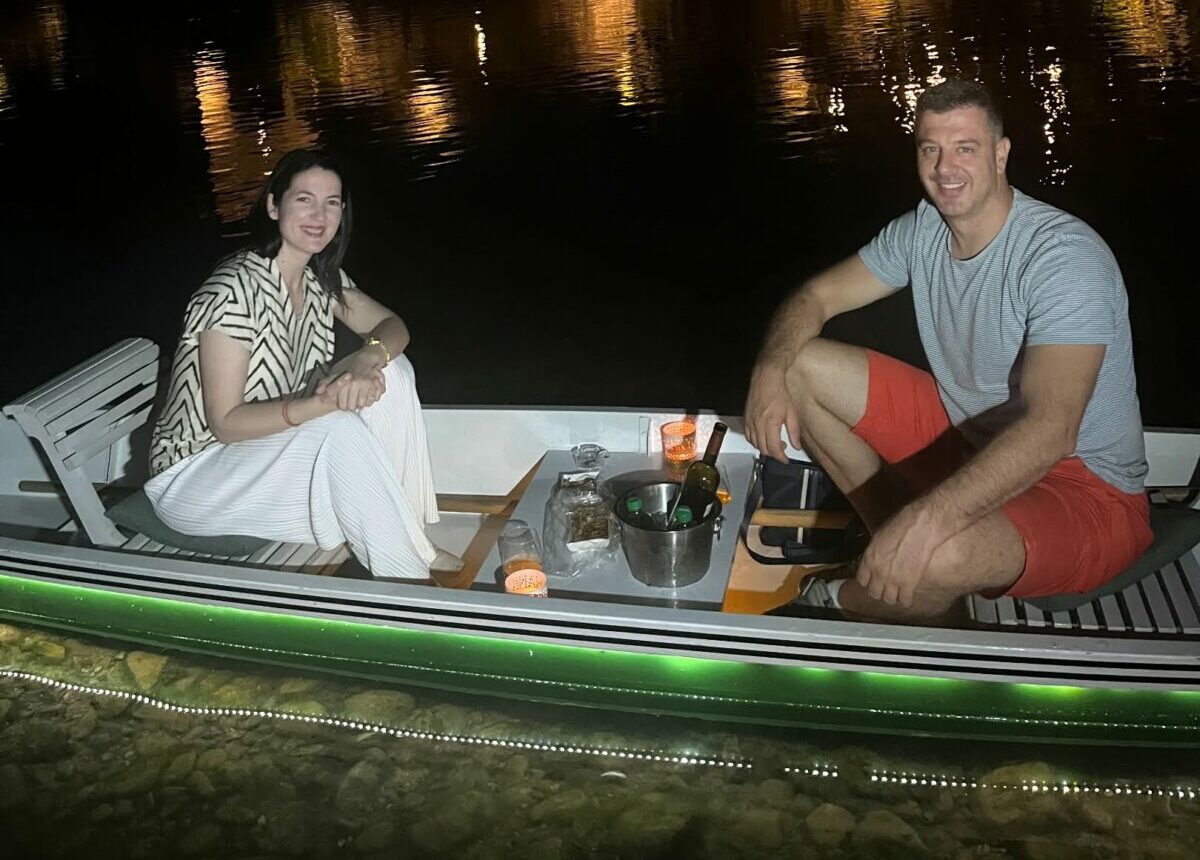 Dajak je simbol Banjaluke: Jelena Trivić sa suprugom na Vrbasu