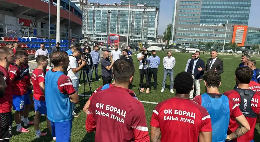 Premijer Srpske obišao trening Borca: Obezbijeđen čarter let za Vikingur