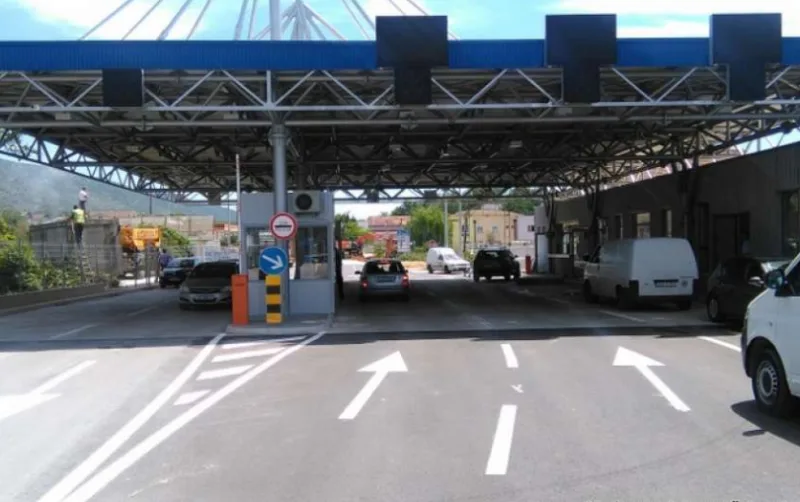 Svađa u koloni razdvojila bračni par na granici