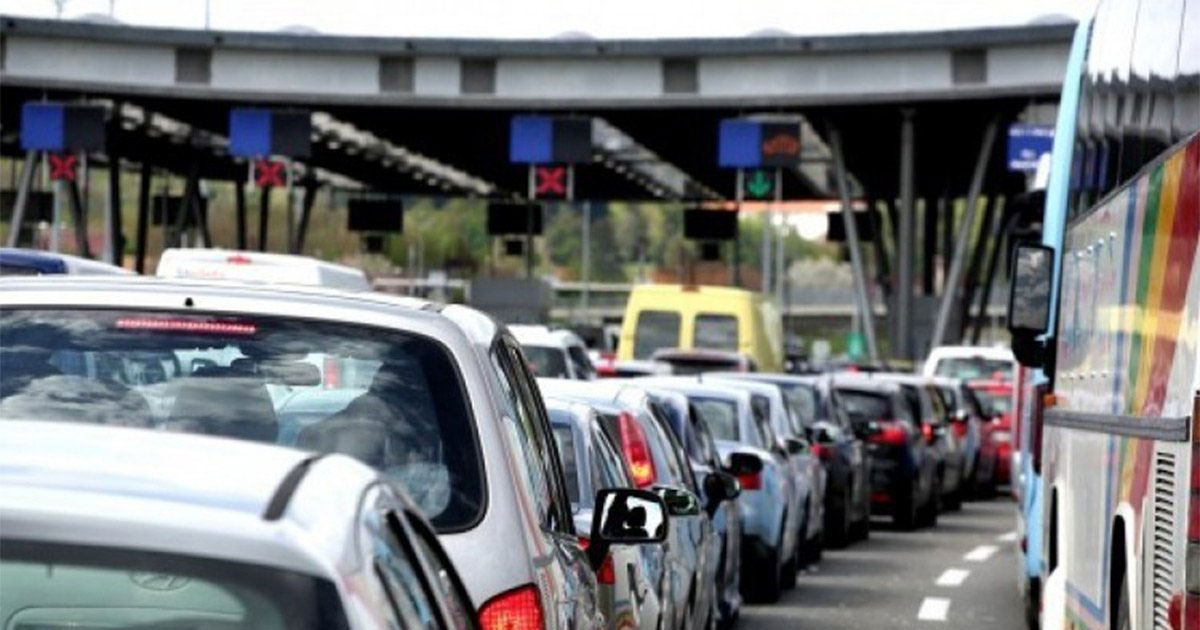 Duge kolone na graničnim prelazima na izlazu iz BiH, na ulazu u Hrvatsku duga čekanja