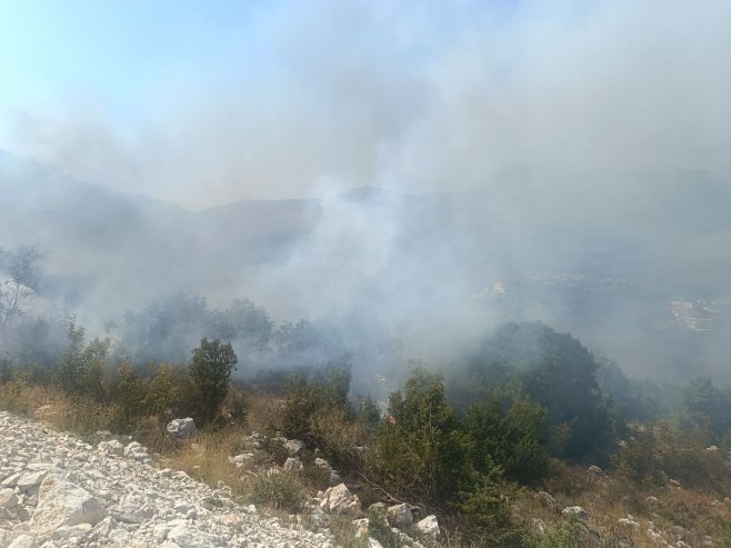 Požar kod Drežnice: Zatražena pomoć helikoptera Oružanih snaga BiH