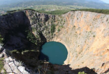 Crveno jezero kod Imotskog: Misterija kamena koju niko nije riješio