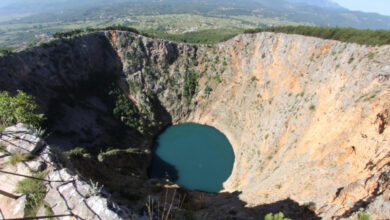 Crveno jezero kod Imotskog: Misterija kamena koju niko nije riješio