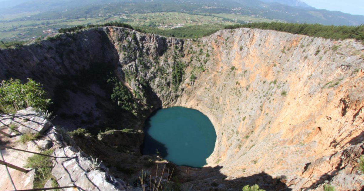 Crveno jezero kod Imotskog: Misterija kamena koju niko nije riješio