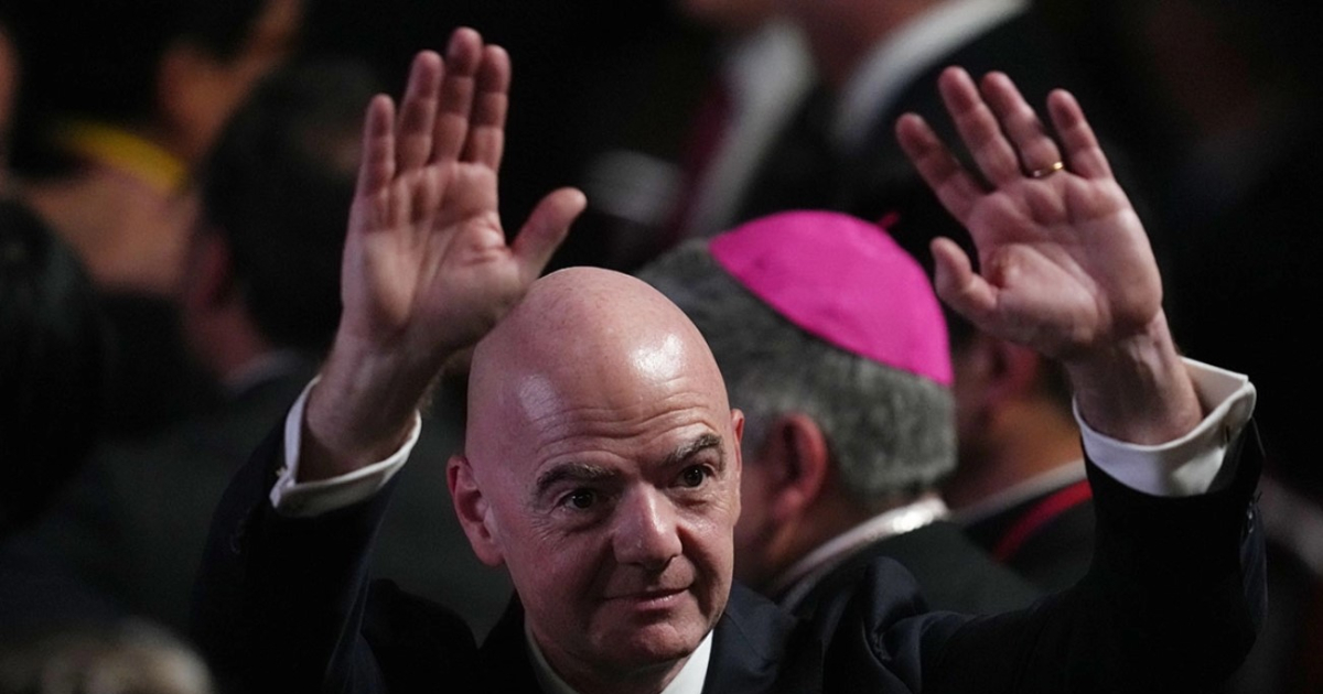 Infantino uprkos molbi doputovao na omladinski turnir