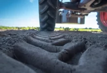 Nesreća u Ribarima: traktor se prevrnuo, jedna osoba stradala