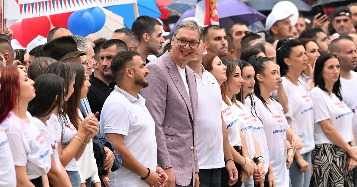 Vučić na mitingu „Ujedinjena Srbija“ u Užicu: Nasilje neće pobijediti