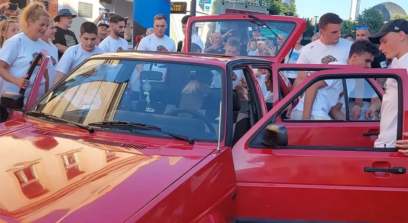 U Krajini oboren Ginisov rekord: 20 ljudi uspjelo ući u Golfa 2